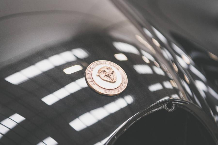 Логотип Jaguar XK120 Roadster by Jaguar Classic Restores 1954 года  (фото 23 из 34)